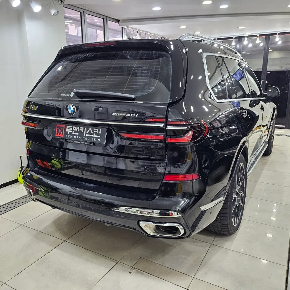 BMW X7のカーラッピング事例|クロームメッキをブラック化 施工写真 3-1