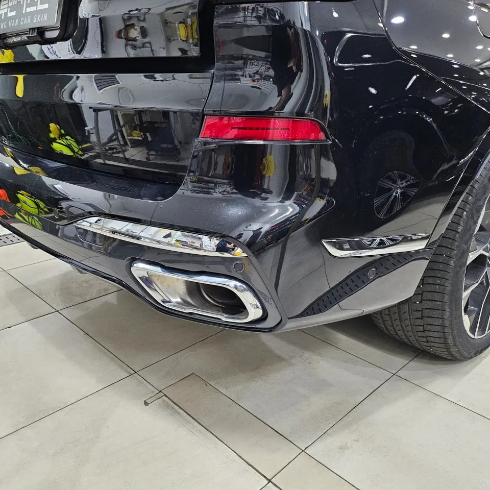 BMW X7のカーラッピング事例|クロームメッキをブラック化 施工写真 3-2