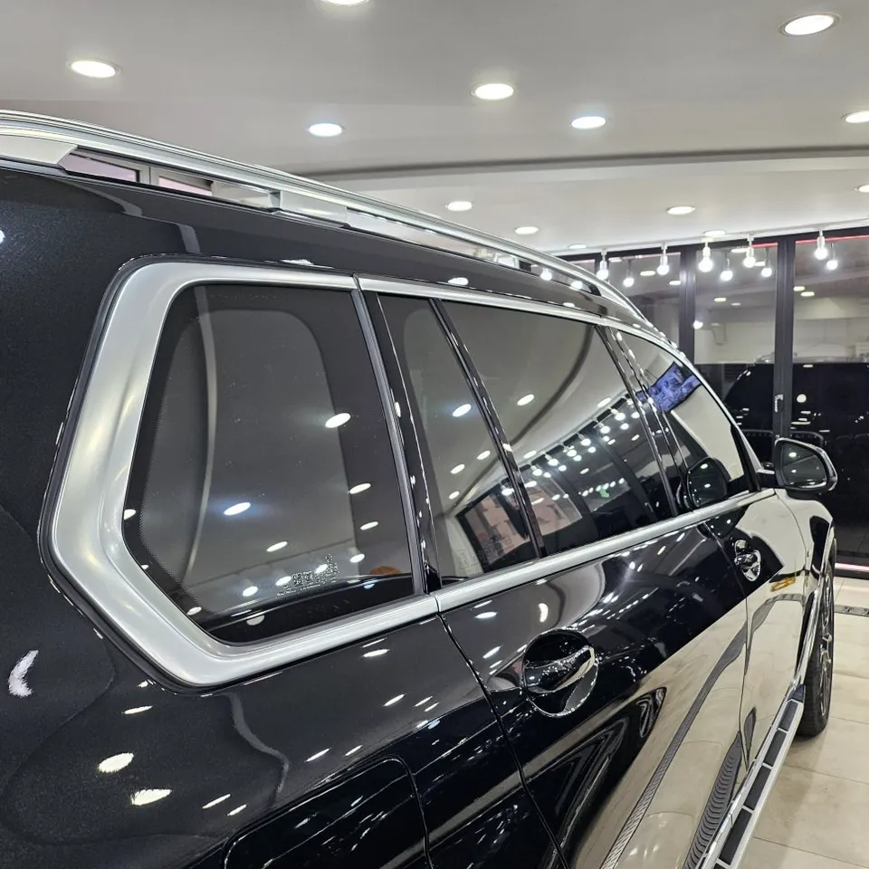 BMW X7のカーラッピング事例|クロームメッキをブラック化 施工写真 1-3