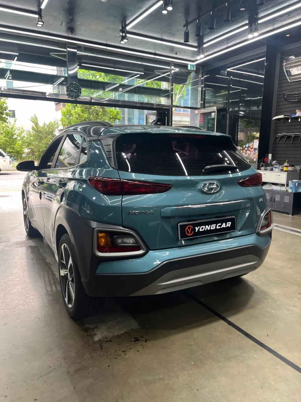 Hyundai Konaのカーラッピング事例｜費用目安・仕上がり 施工写真 3-1