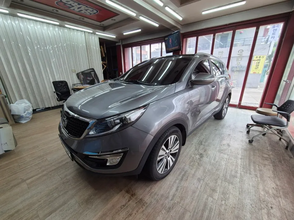 Kia Sportageのカーフィルム施工事例｜断熱・スモーク効果 施工写真 2-1
