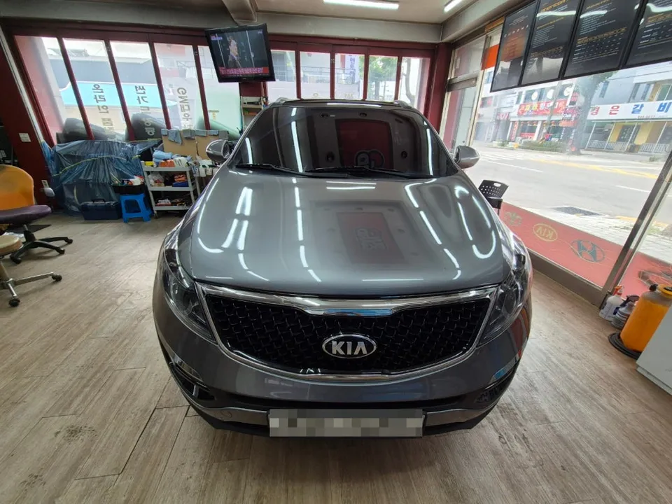 Kia Sportageのカーフィルム施工事例｜断熱・スモーク効果 施工写真 3-1