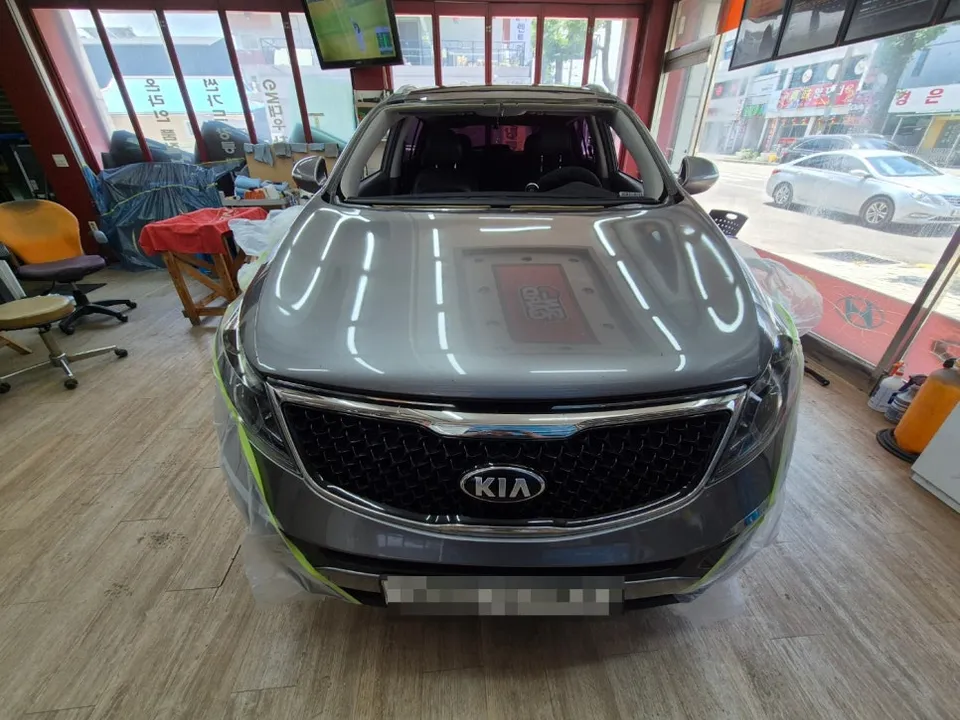 Kia Sportageのカーフィルム施工事例｜断熱・スモーク効果 施工写真 1-3