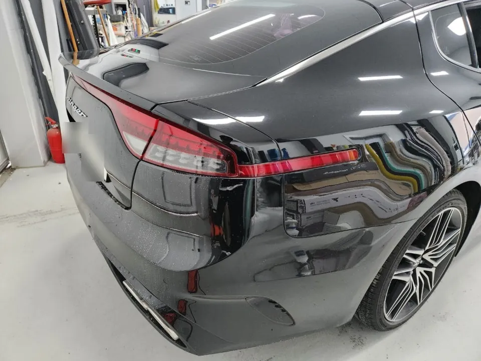 Kia Stingerのカーラッピング事例|クローム除去とスモークPPF 施工写真 1-2