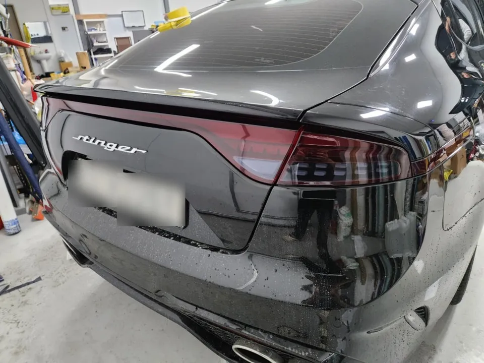 Kia Stingerのカーラッピング事例|クローム除去とスモークPPF 施工写真 2-2