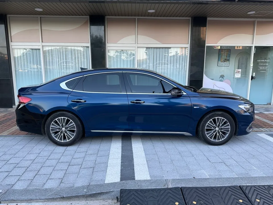 Hyundai Grandeur IGのカーラッピング事例|費用目安・仕上がり 施工写真 1-1