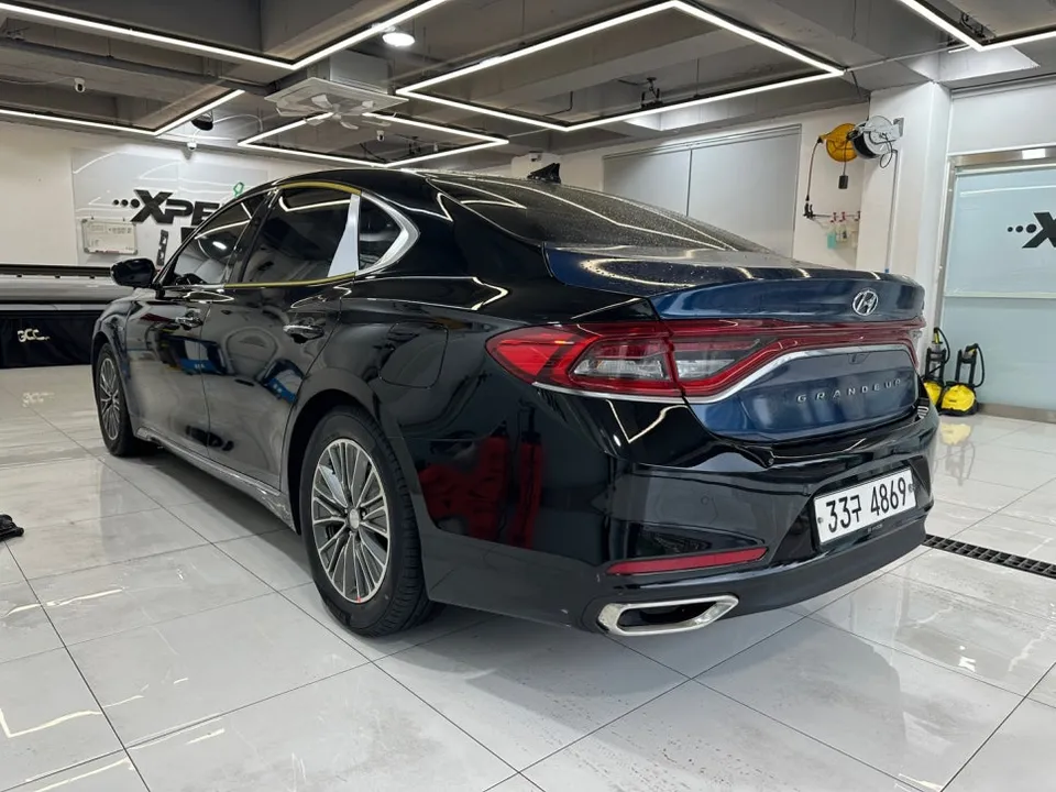 Hyundai Grandeur IGのカーラッピング事例|費用目安・仕上がり 施工写真 2-1