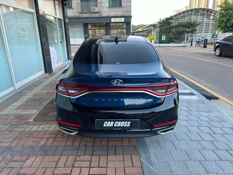 Hyundai Grandeur IGのカーラッピング事例|費用目安・仕上がり 施工写真 3-1