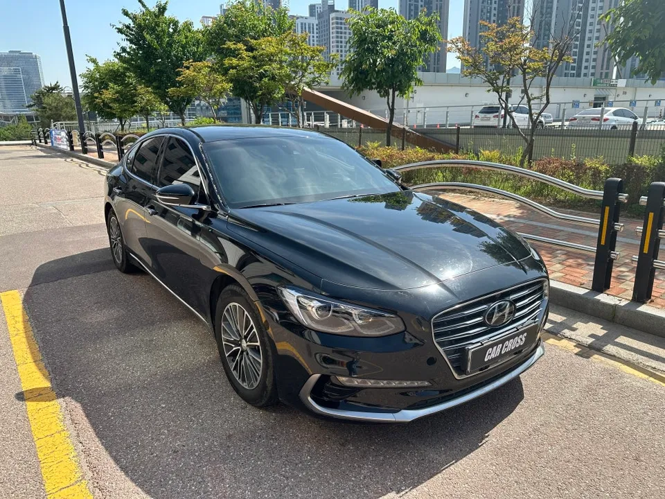 Hyundai Grandeur IGのカーラッピング事例|費用目安・仕上がり 施工写真 3-2
