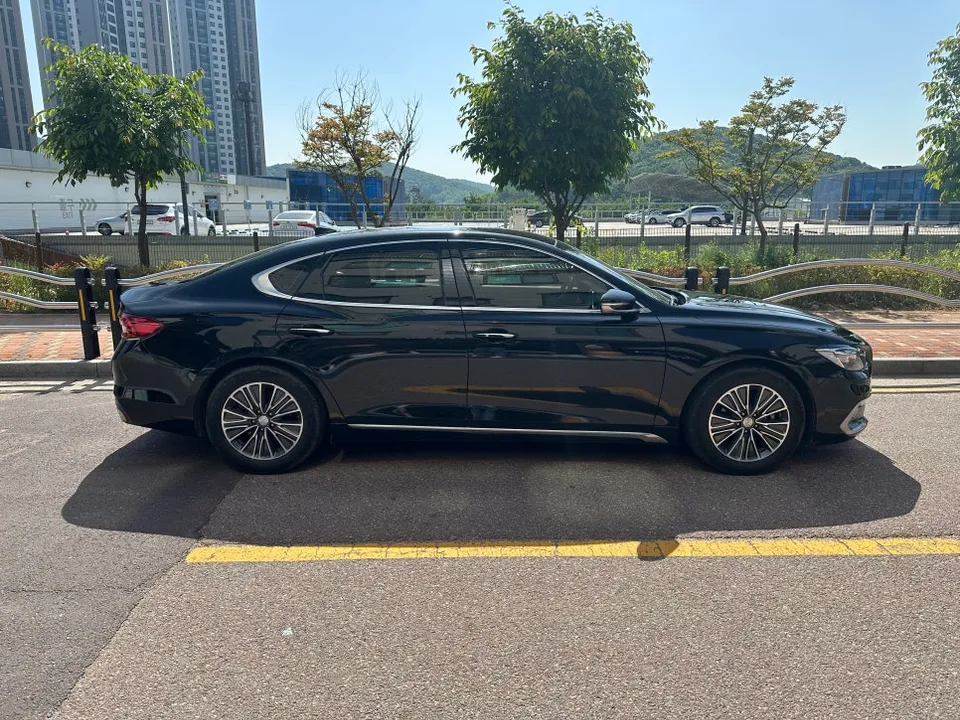 Hyundai Grandeur IGのカーラッピング事例|費用目安・仕上がり 施工写真 1-3