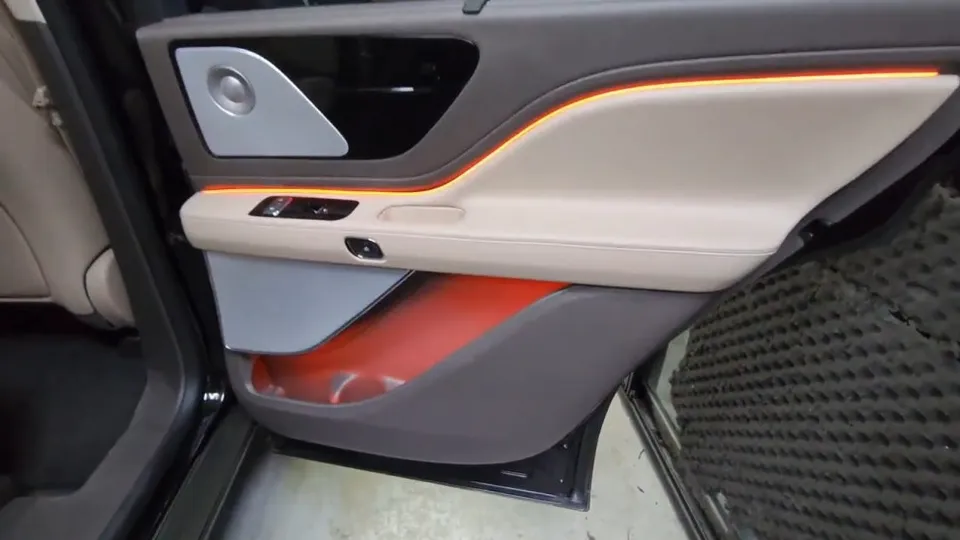 Lincoln Aviator ambient lighting - Lincoln Aviator Ambient Lighting Review: Before & After photo 4