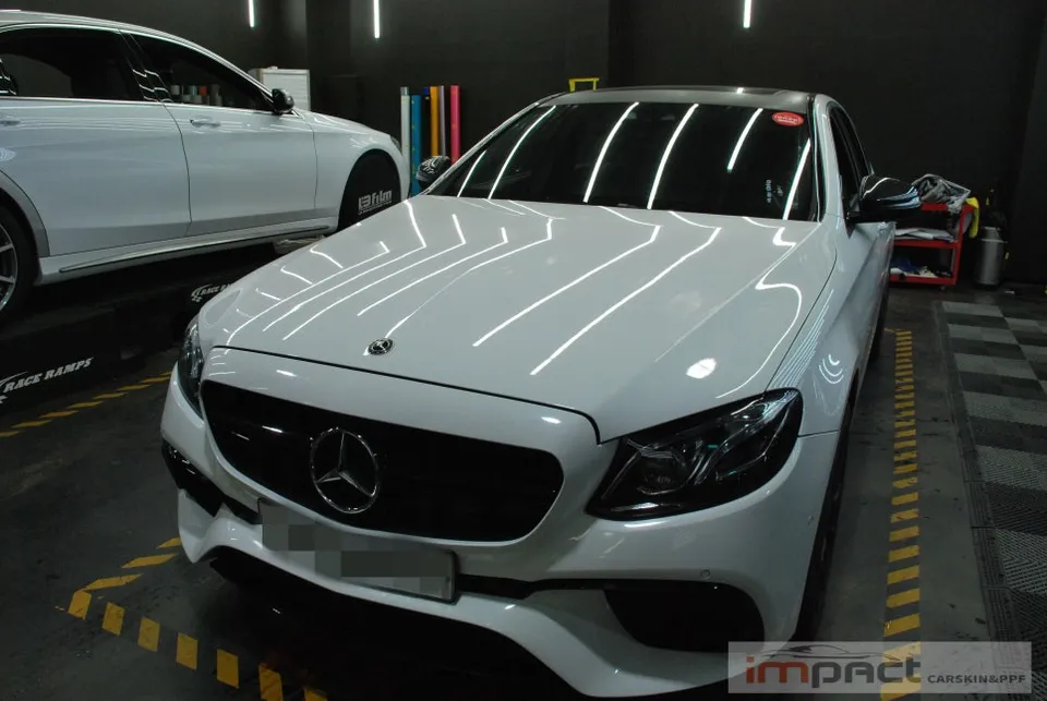 Mercedes-Benz Eクラスのカーラッピング事例|費用目安・仕上がり 施工写真 1-2