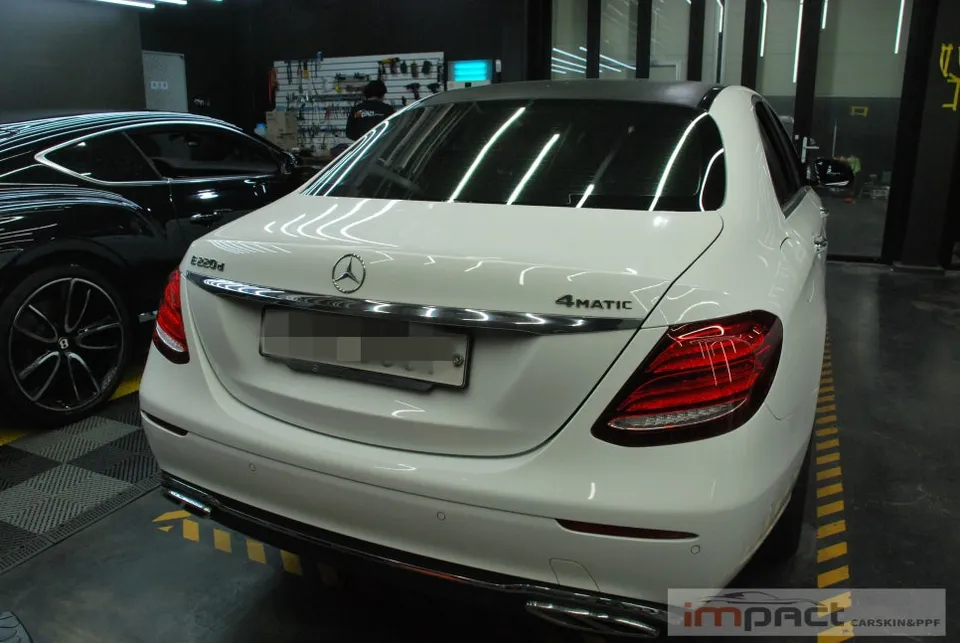 Mercedes-Benz Eクラスのカーラッピング事例|費用目安・仕上がり 施工写真 2-2