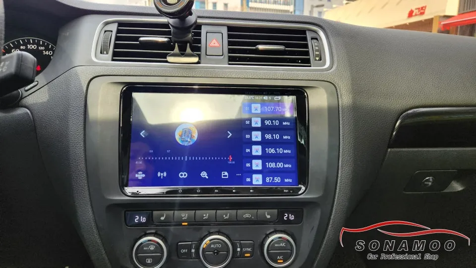 Volkswagen JettaのAndroid Auto・CarPlay取付事例 施工写真 4-1