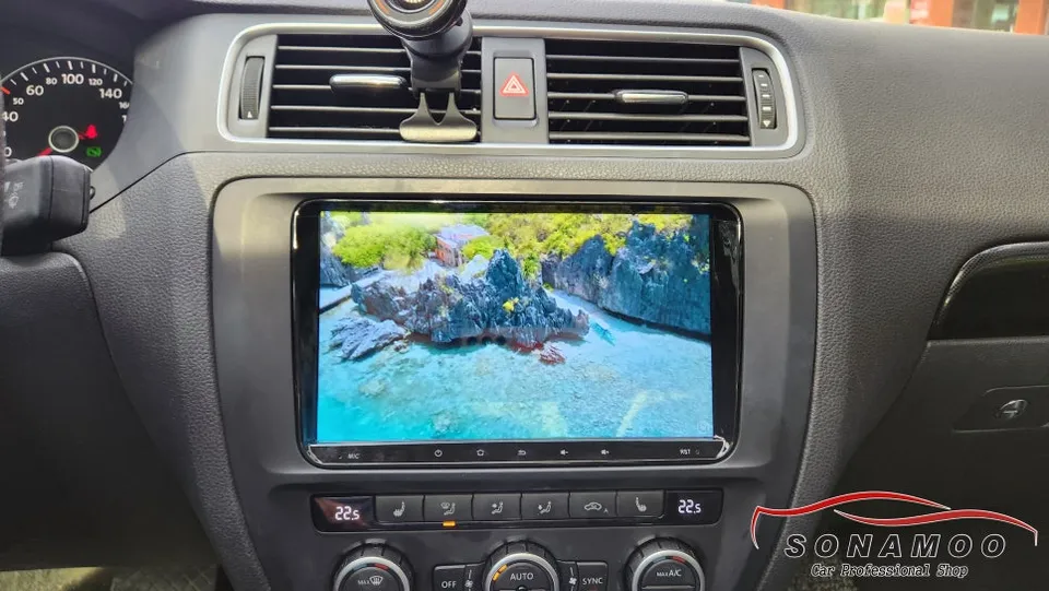 Volkswagen JettaのAndroid Auto・CarPlay取付事例 施工写真 1-3