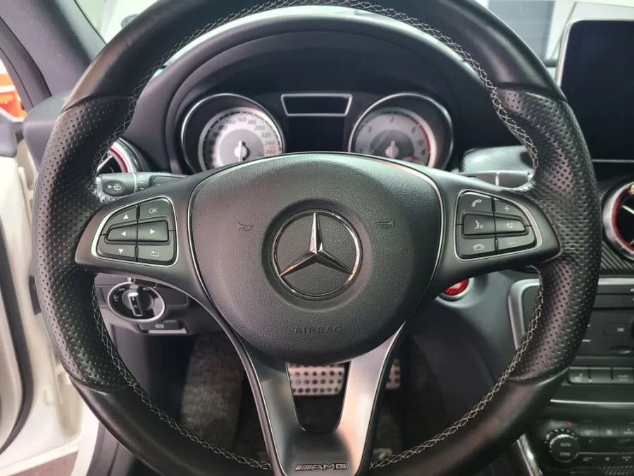 Mercedes-Benz CLA steering wheel - Mercedes-Benz CLA Steering Wheel Customization Review photo 3