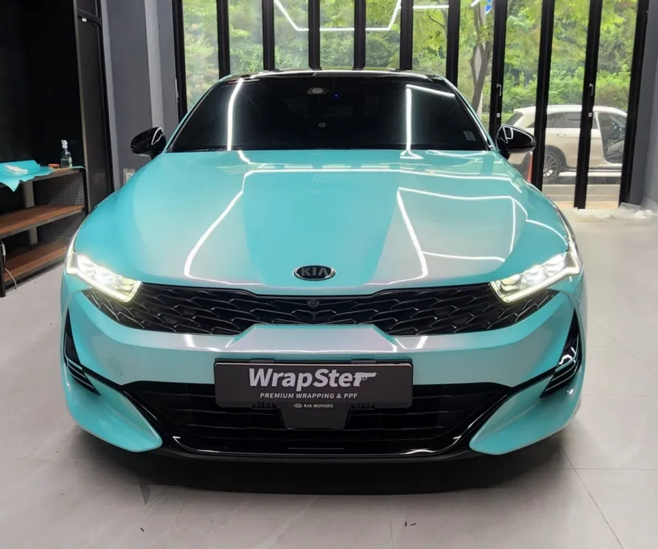 Kia K5 DL3のカーラッピング事例｜ティファニーカラーで個性を演出 施工写真 3-1