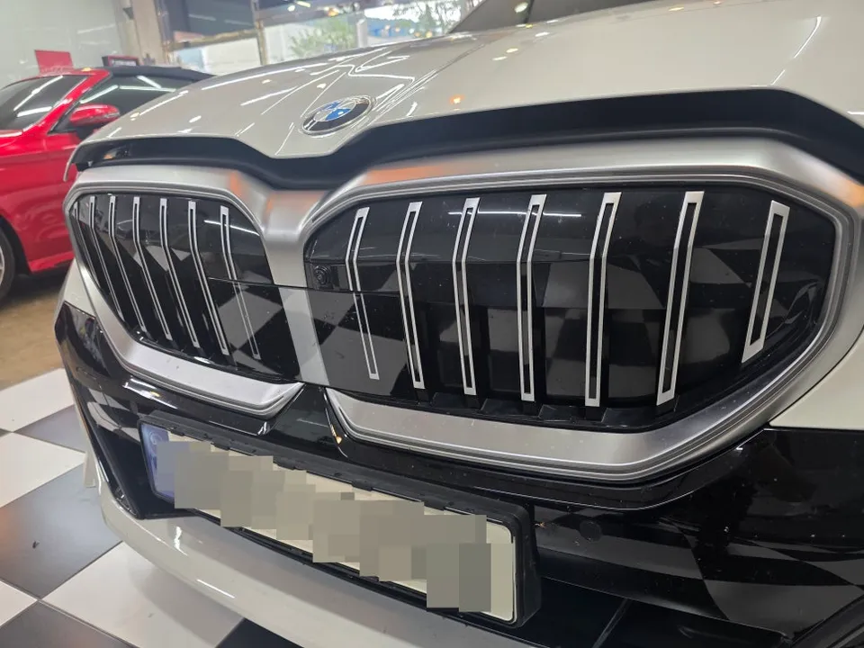 BMW 5 Series G60 vinyl wrap - BMW G60 5 Series Vinyl Wrap Review: Chrome Delete photo 3