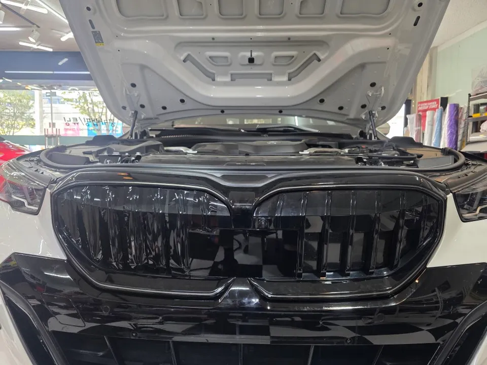 BMW 5 Series G60 vinyl wrap - BMW G60 5 Series Vinyl Wrap Review: Chrome Delete photo 4