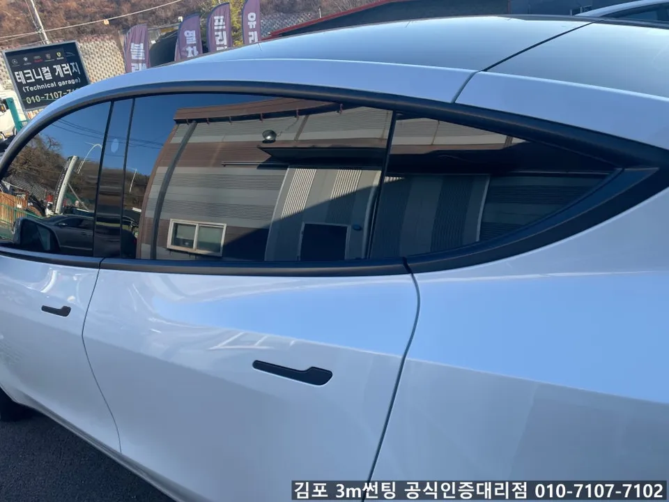 Tesla Model Yのカーフィルム施工事例|費用目安・仕上がり 施工写真 3-2
