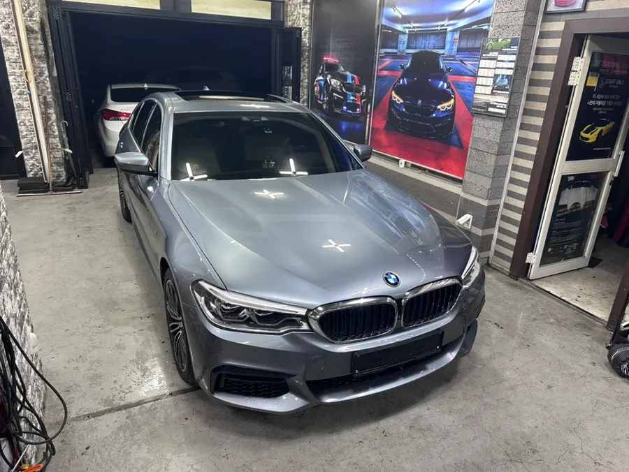 BMW 5 Series G30のカーラッピング事例 写真