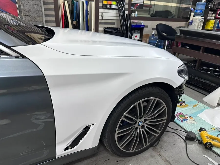 BMW 5 Series G30のカーラッピング事例 施工写真 6