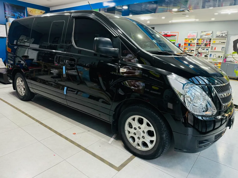 Hyundai Starexのカーラッピング事例｜費用目安・仕上がり 施工写真 3-1