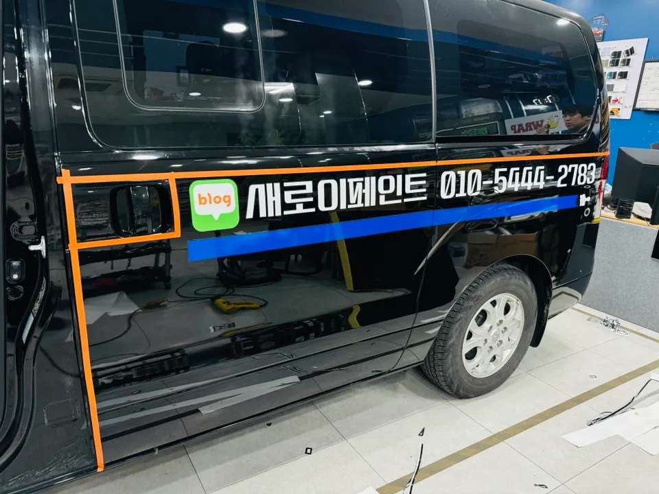 Hyundai Starexのカーラッピング事例｜費用目安・仕上がり 施工写真 2-3