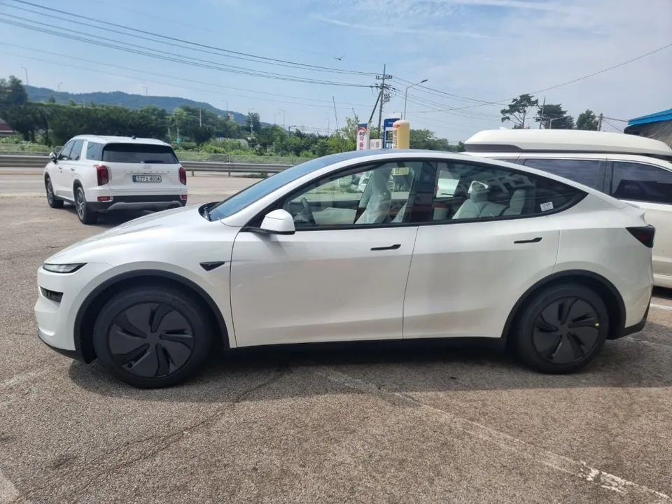 Tesla Model Yのカーフィルム施工事例｜費用目安・仕上がり 施工写真 2-1