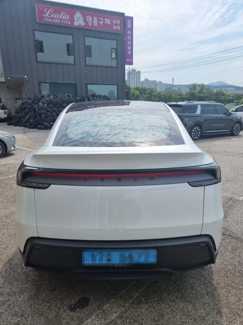 Tesla Model Yのカーフィルム施工事例｜費用目安・仕上がり 施工写真 1-2