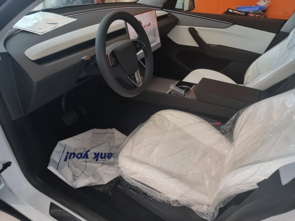 Tesla Model Yのカーフィルム施工事例｜費用目安・仕上がり 施工写真 2-3