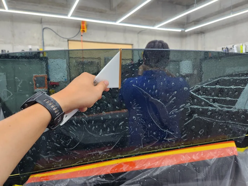 Tesla Model Y PPF施工事例|費用目安と仕上がり 施工写真 1-2