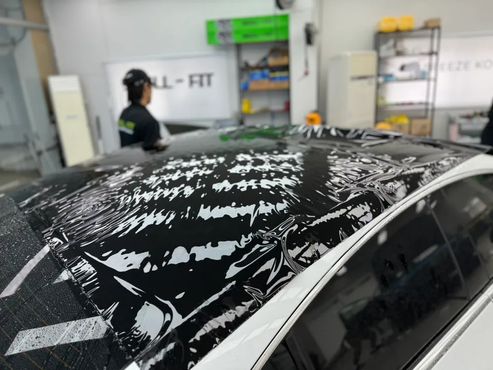 Mercedes-Benz CLS ルーフPPF施工事例|高級感を維持しつつ保護 施工写真 1-2