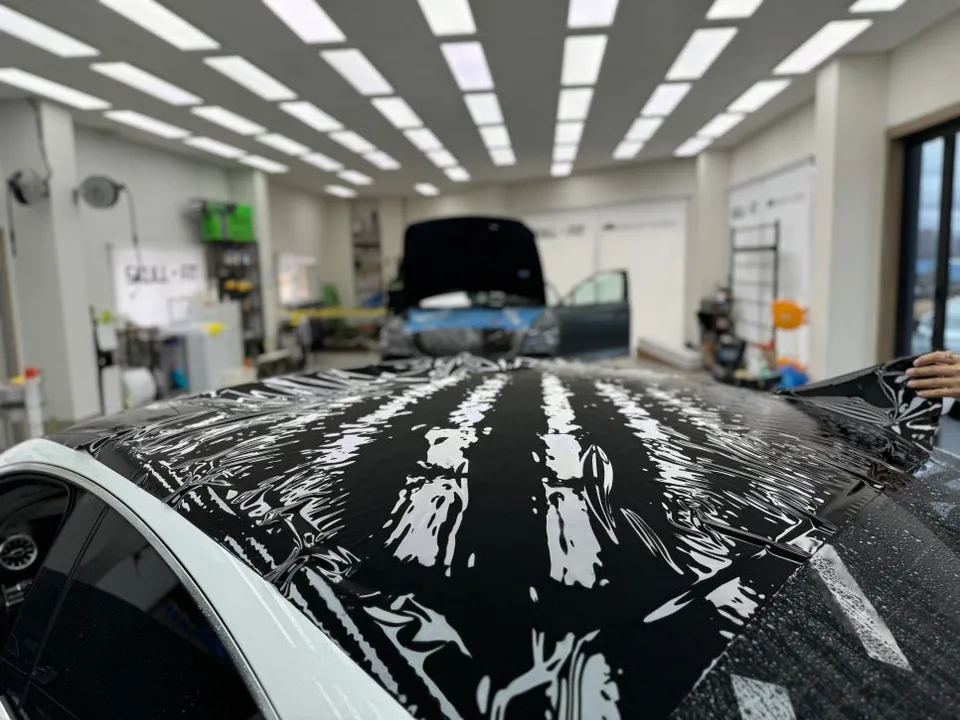 Mercedes-Benz CLS ルーフPPF施工事例|高級感を維持しつつ保護 施工写真 2-2