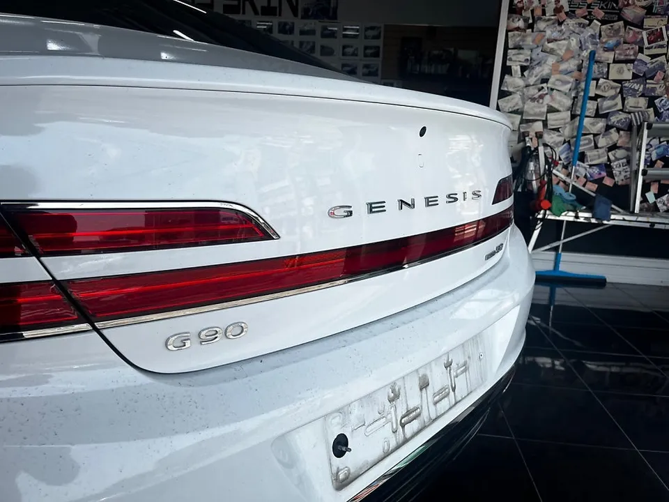Genesis G90のカーラッピング事例｜3Mホワイトゴールドの高級感 施工写真 3-1