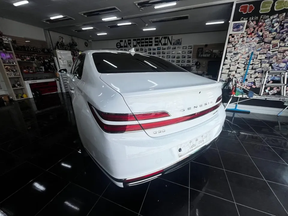 Genesis G90のカーラッピング事例｜3Mホワイトゴールドの高級感 施工写真 2-3