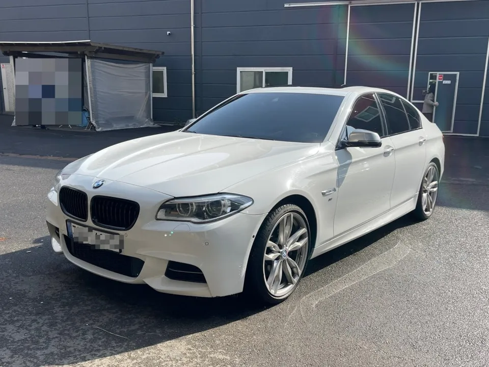 BMW 5 Series F10のホイールリペア・塗装事例 施工写真 2