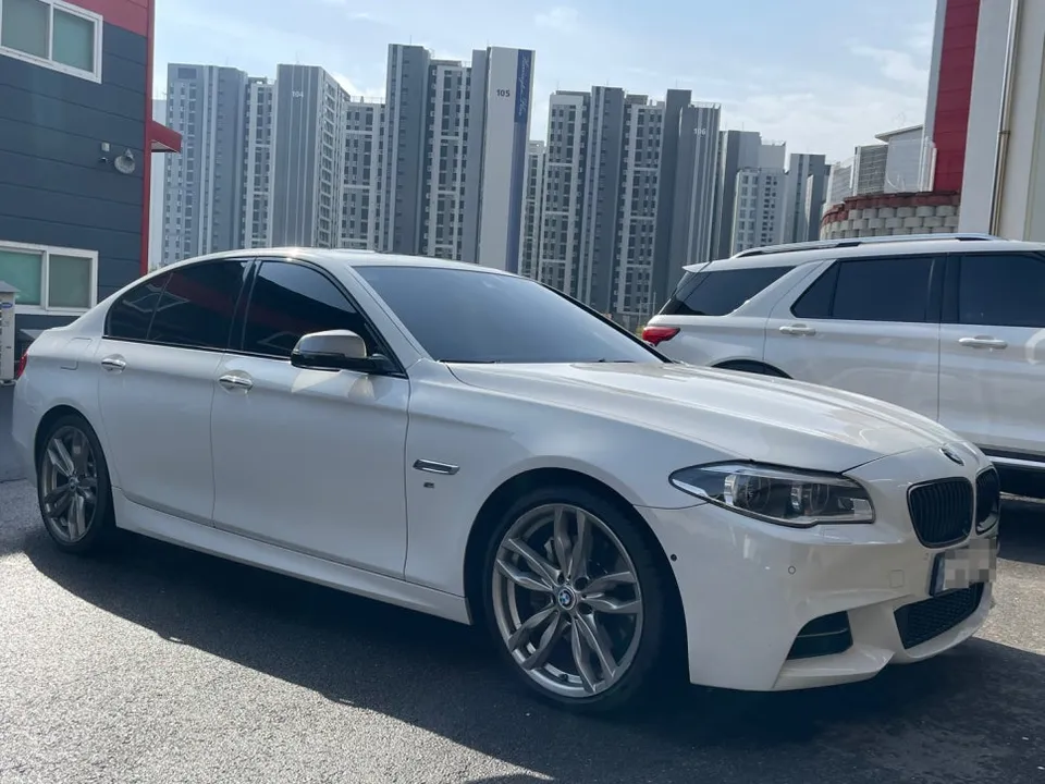 BMW 5 Series F10のホイールリペア・塗装事例 施工写真 3