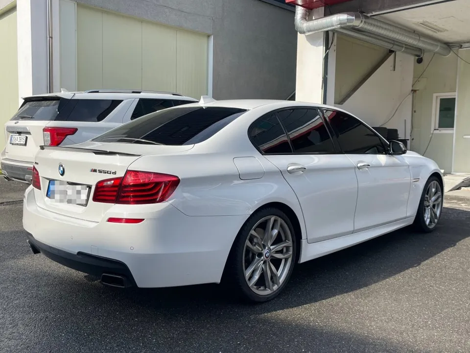 BMW 5 Series F10のホイールリペア・塗装事例 施工写真 4
