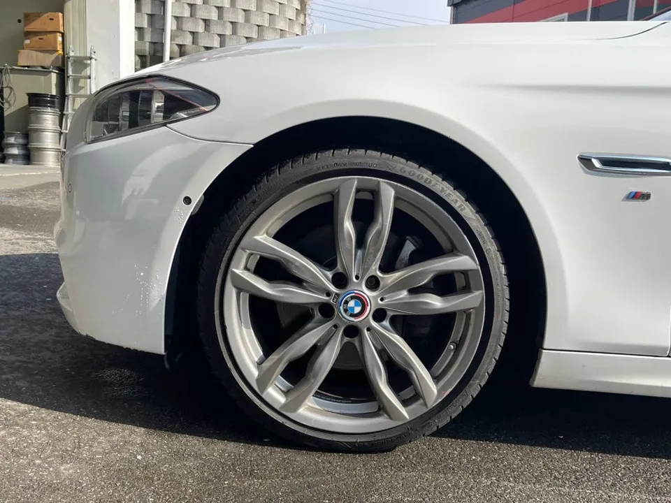 BMW 5 Series F10のホイールリペア・塗装事例 施工写真 5