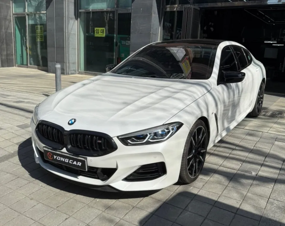 BMW 8 Seriesのカーラッピング事例|高級感ある仕上がり 施工写真 2-1