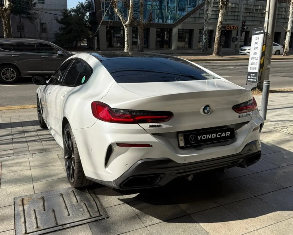 BMW 8 Seriesのカーラッピング事例|高級感ある仕上がり 施工写真 3-1