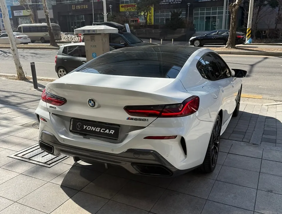 BMW 8 Seriesのカーラッピング事例|高級感ある仕上がり 施工写真 2-2