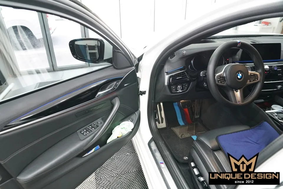BMW 5 Seriesのカーラッピング事例|内装カスタム 施工写真 2-1