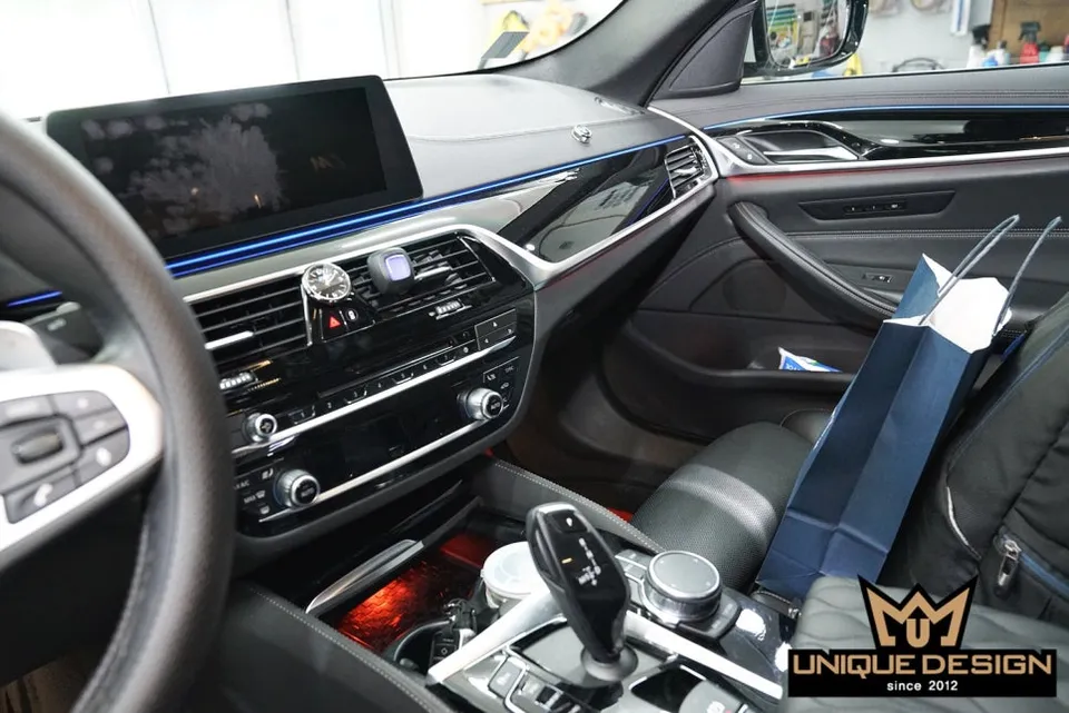 BMW 5 Seriesのカーラッピング事例|内装カスタム 施工写真 2-2