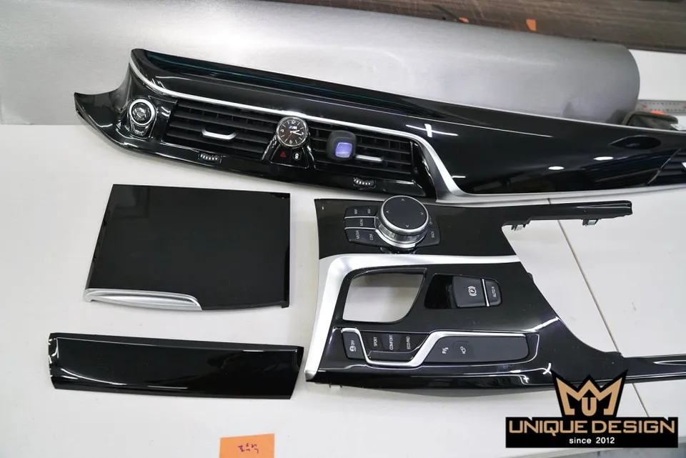 BMW 5 Seriesのカーラッピング事例|内装カスタム 施工写真 1-3