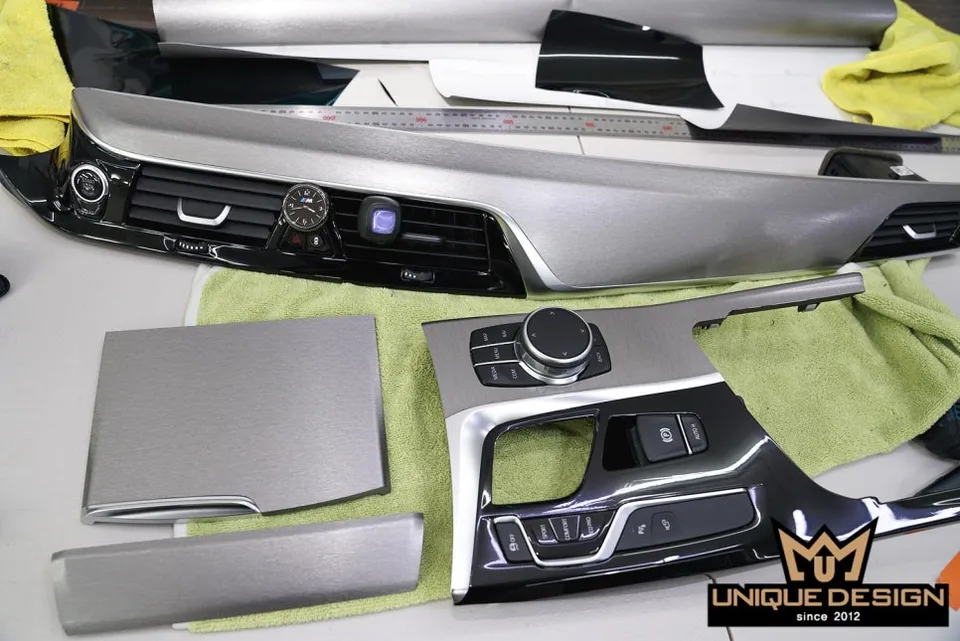 BMW 5 Seriesのカーラッピング事例|内装カスタム 施工写真 2-3