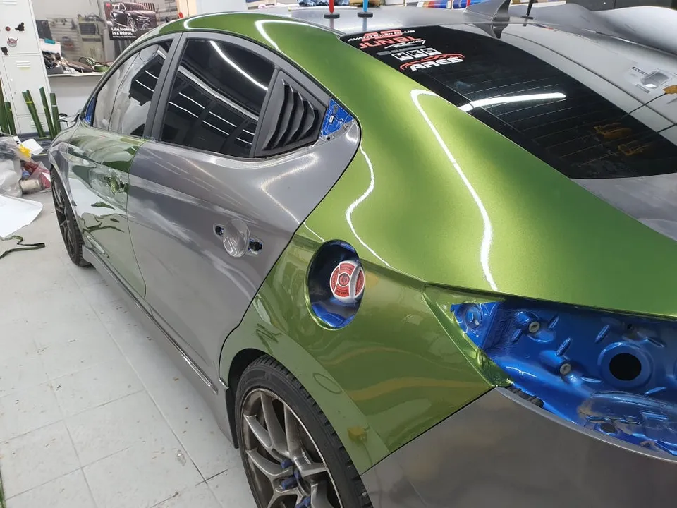 Hyundai Elantraのカーラッピング事例|費用目安・仕上がり 施工写真 1-3