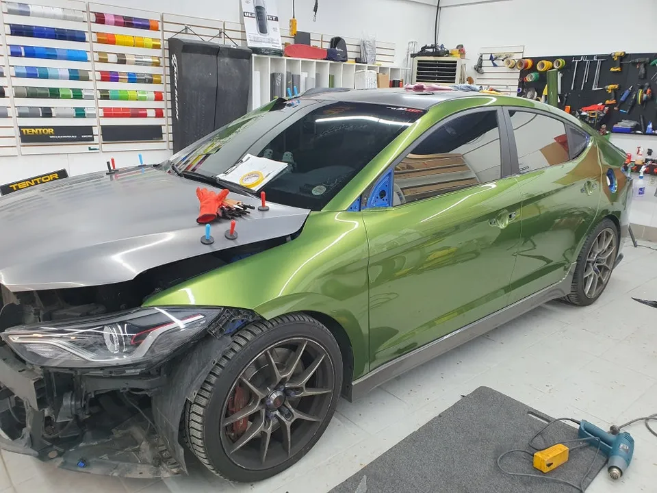 Hyundai Elantraのカーラッピング事例|費用目安・仕上がり 施工写真 2-3