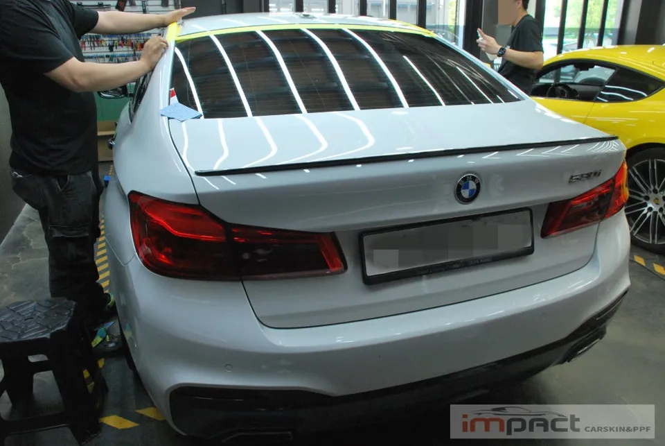 BMW 5 Seriesのカーラッピング事例|費用目安・仕上がり 施工写真 3-1